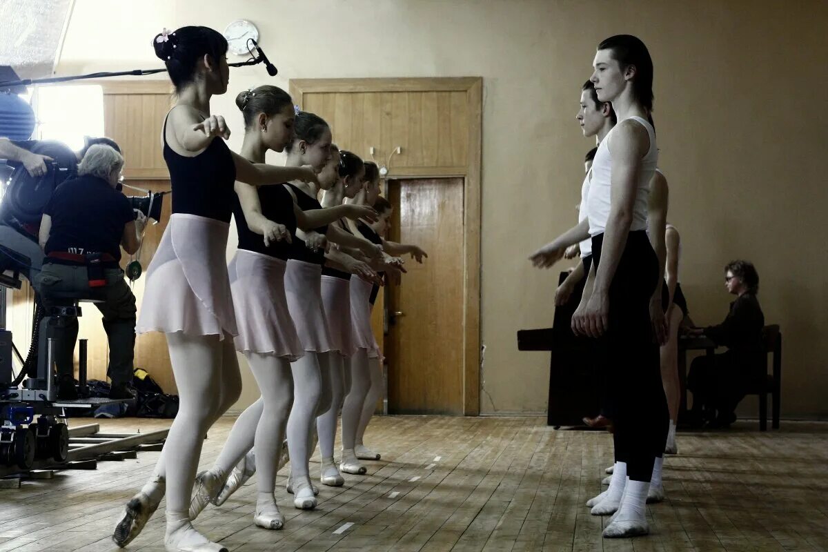 Анна михалкова мой папа барышников. Фильм мой папа барышников. Дмитрий выскубенко в фильме мой папа барышников. Мой папа барышников фильм 2011. Мой папа барышников.