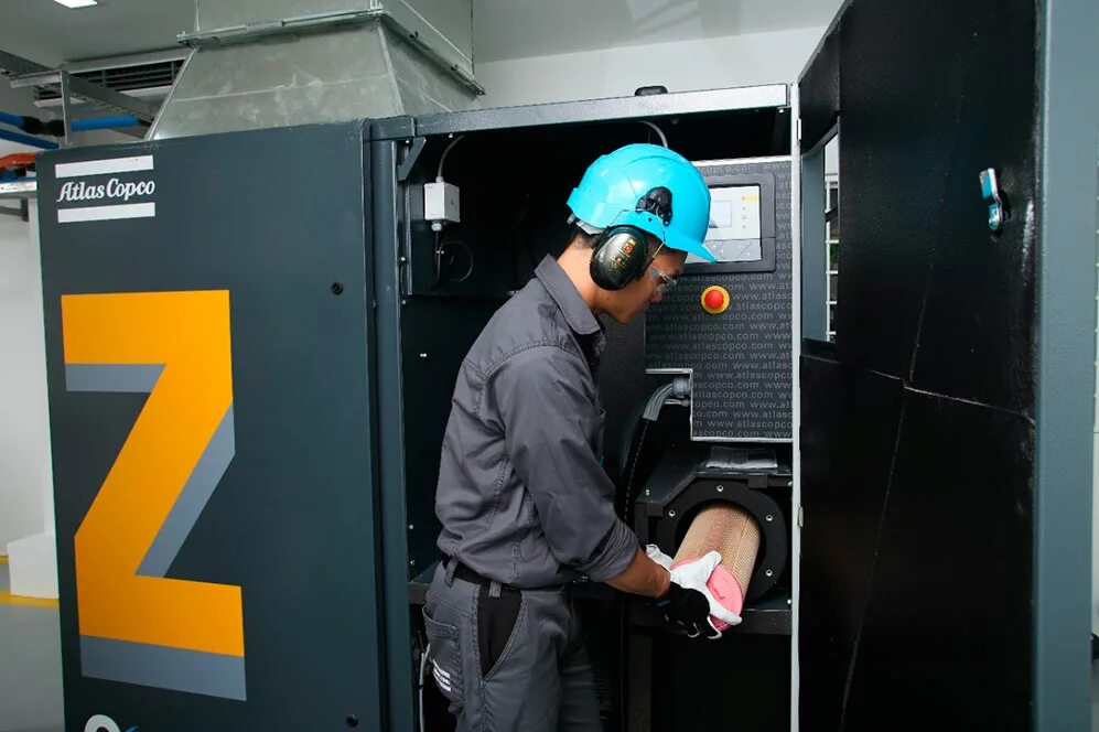 Промышленный компрессор чкз. Компрессор производственный. Сервисное обслуживание компрессоров. Сервисного обслуживания компрессоров атлас копко. Техобслуживание компрессора воздушного.