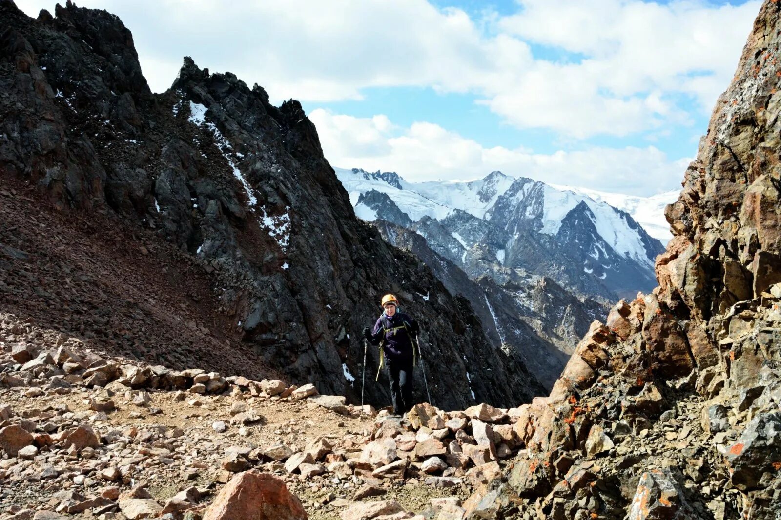 пик пионерский камчатка. пик пионера алматы. пионер гора. пионеры в горах. пик пионеров кумысная поляна.
