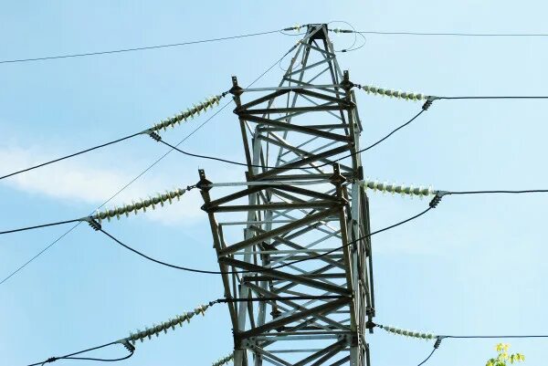 изоляторы для вл 35 кв. провод вл 35 кв. высоковольтная линия 35 киловольт. провод вл 35 кв. провод вл 35 кв.