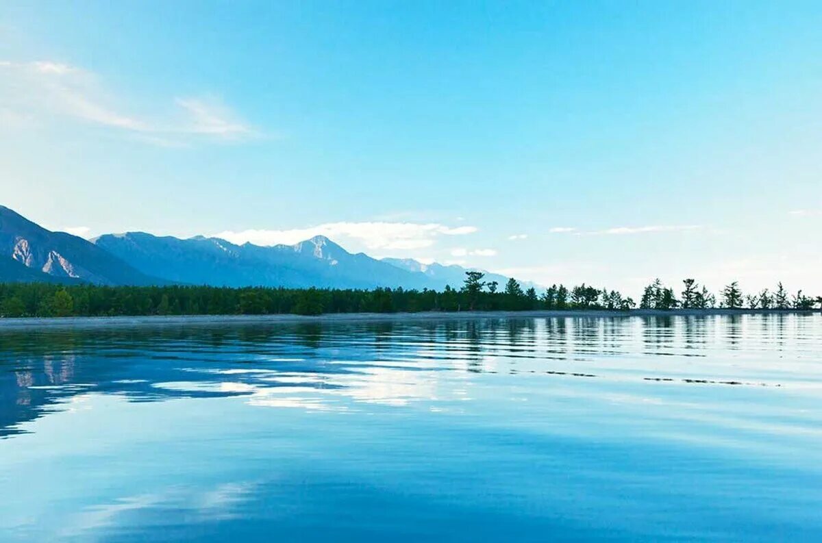 Озеро байкал 40. Озеро Байкал. Озеро Байкал вода. Прозрачность озера Байкал. Озеро Байкал фото.