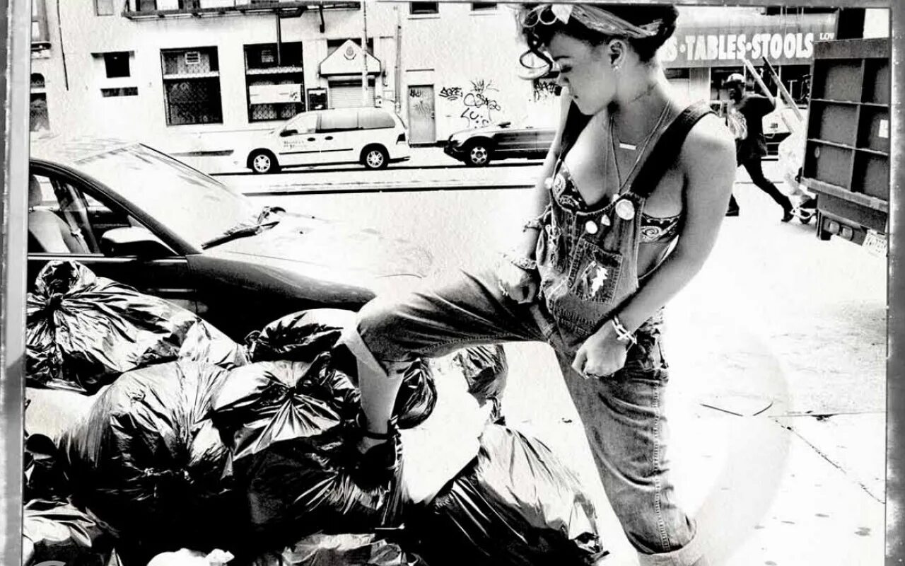 пошлости в ванне девушки. счастливая женщина. вещи которые не сочетаются. хорошая девочка. картины с интересным сюжетом.