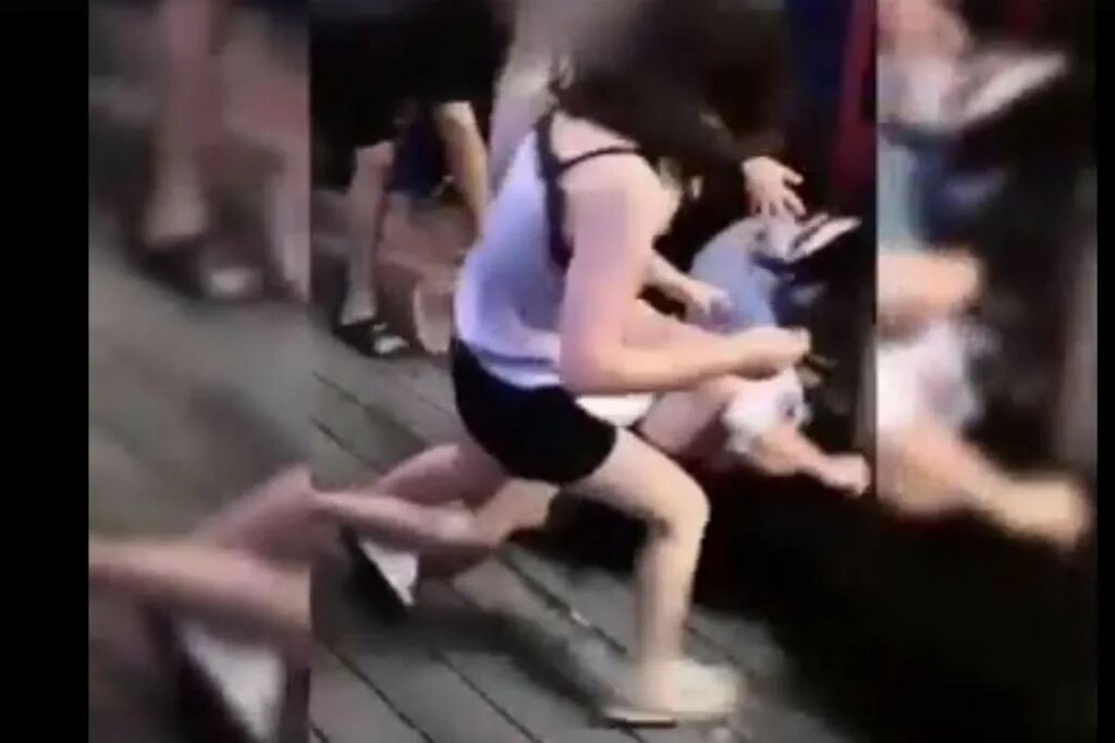 За волосы девушку. Драка девочки 10. Драка девочки 10. Женщина избила девочку на детской площадке. Драка девочки 10.