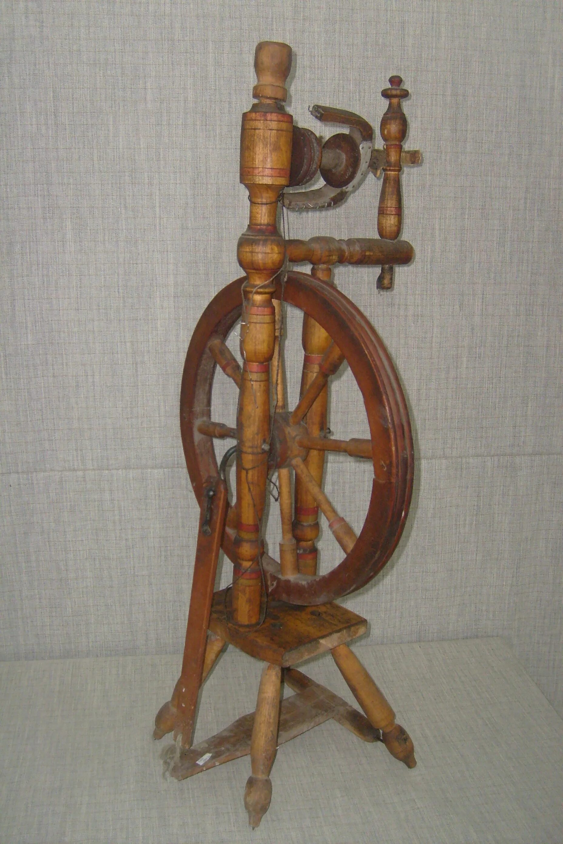 Корневушка прялка. Прялка чаровница. Ручная прялка. Прялка кантри. Самопрялка вертикальная.