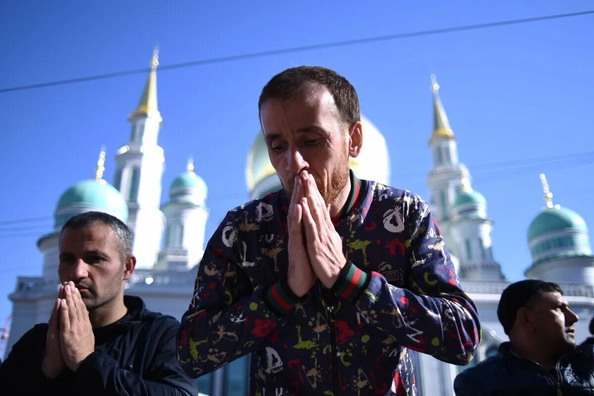 Ураза-байрам 2023 в Москве. Мусульманский праздник в Москве. Мечети России. Мечеть в Москве. Какой мусульманский праздник сегодня отмечают