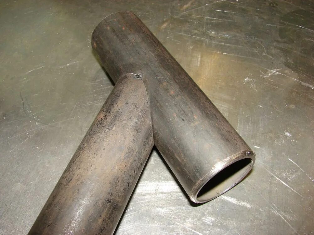 Стык сварка 45 градусов. Сварка труб под углом 45 градусов. Тройник ду 50 сталь под сварку. Сварка трубы электродом под углом 90 градусов. Сварка профильной трубы под 90т.