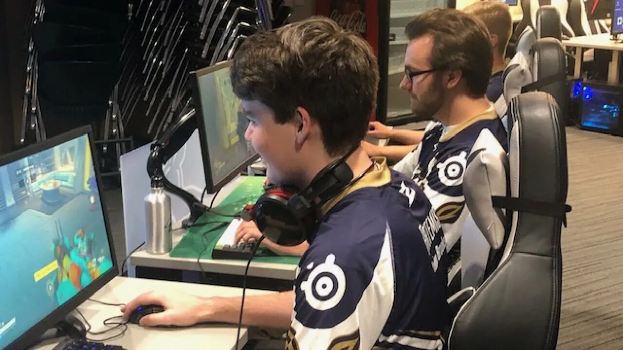 They play the game when. Gamer posture. hand position gaming. gamer posture gurbzy. proper gaming position fembiy.