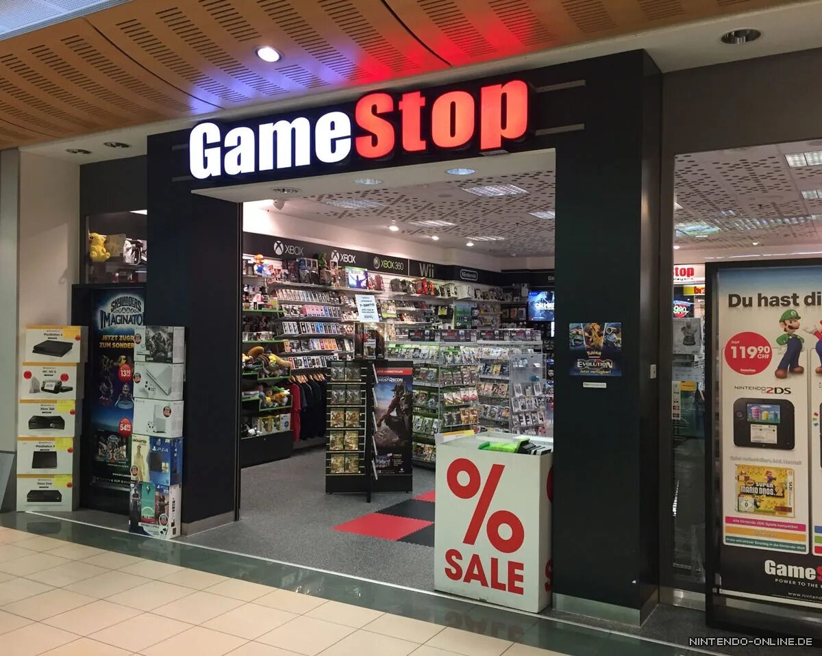 Стоп гейм. Магазин геймстоп. GAMESTOP магазин в Москве. GAMESTOP Казань. GAMESTOP внутри.