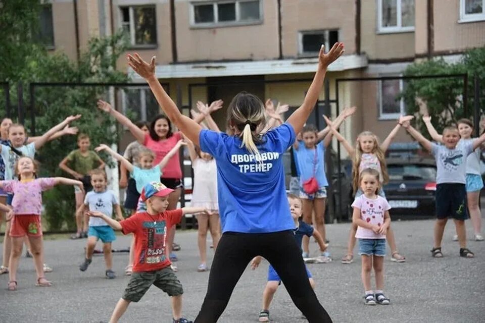 Дворовые инструктора. Дворовый инструктор. Дворовый тренер картинка. Дворовый тренер картинка. Дворовые инструктора.