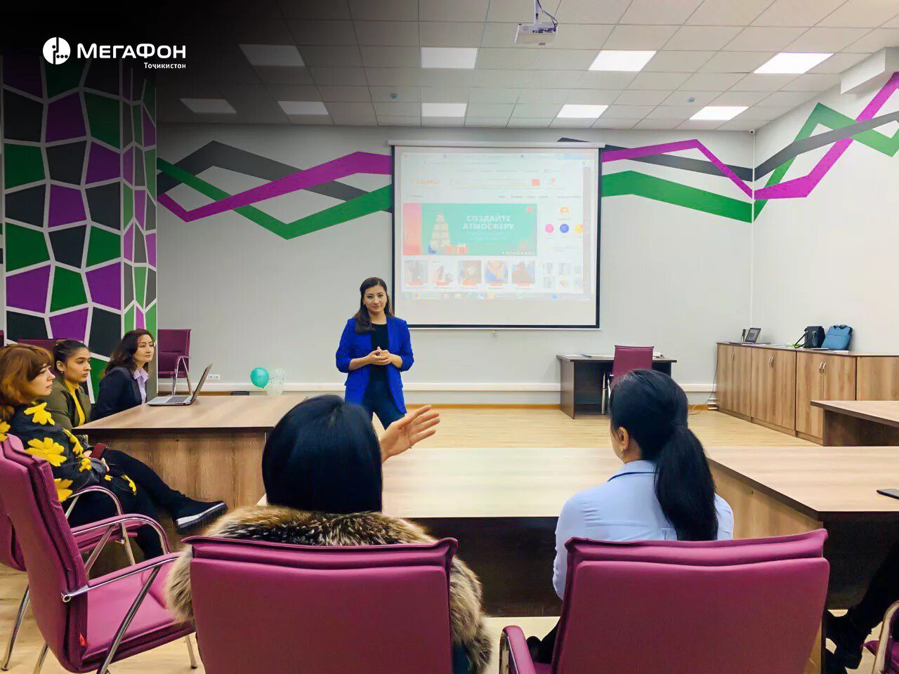 Колл центр. Автосервис колл центр. Горячая линия душанбе сити. Колл центр министр здравоохранения таджикистан. Колл центр таджикистан.