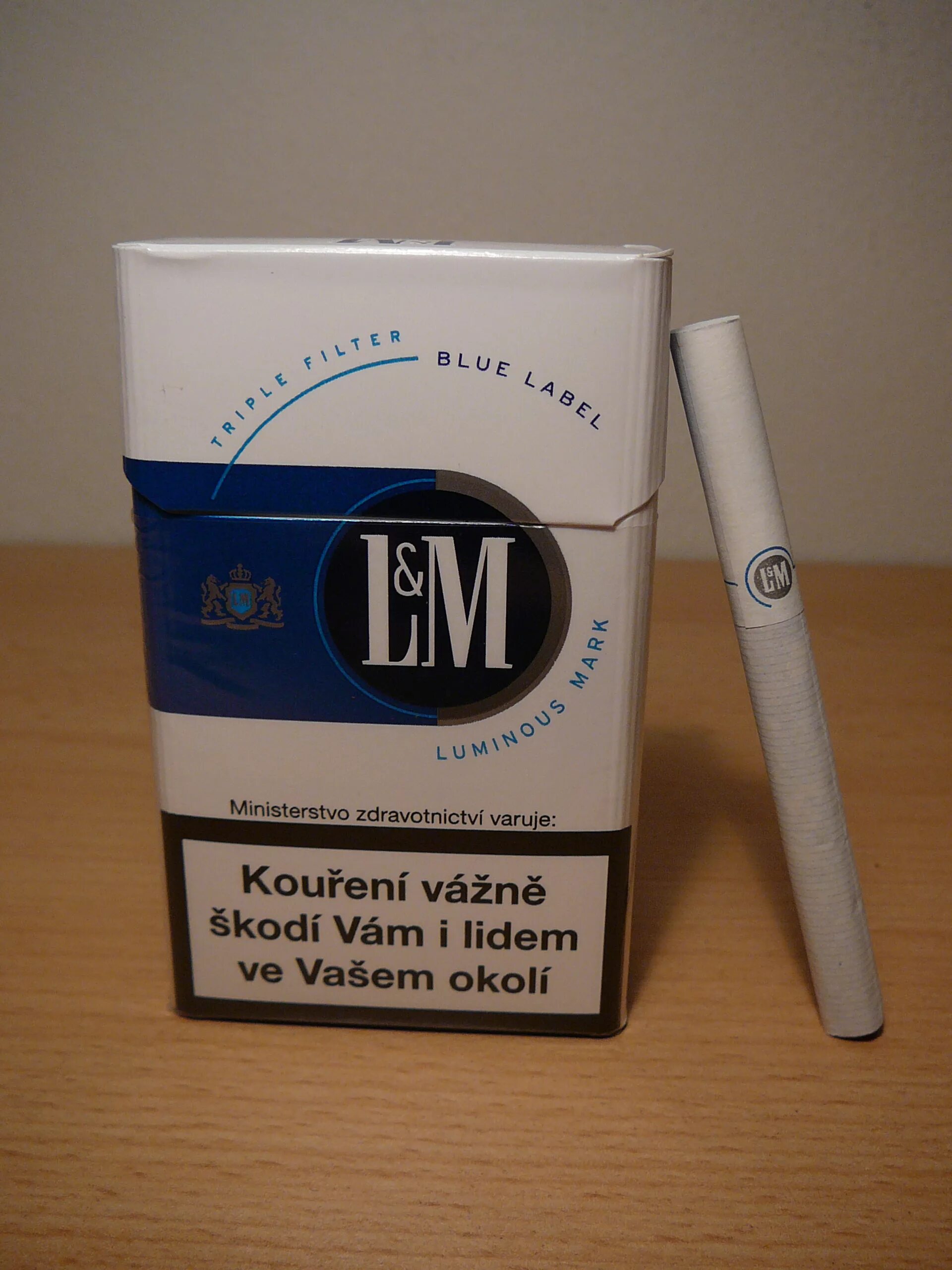 Сигареты компакт белые. Сигареты лм синие. Сигареты лм компакт. LM Compact Blue. LM Blue Label сигареты.