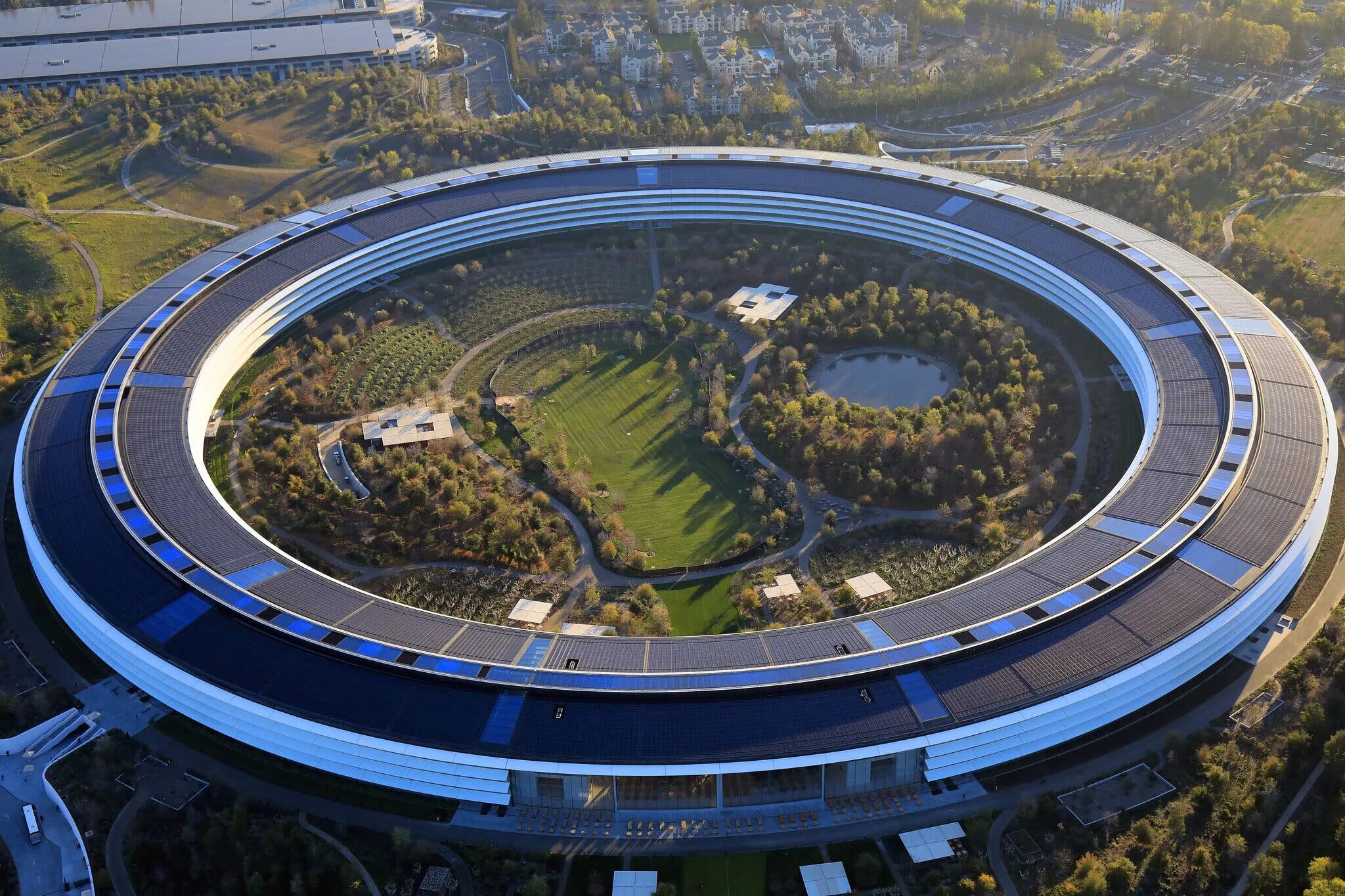 New building company. Эппл парк Купертино. Кампус Apple в Купертино. Apple Park в Купертино, штат Калифорния,.