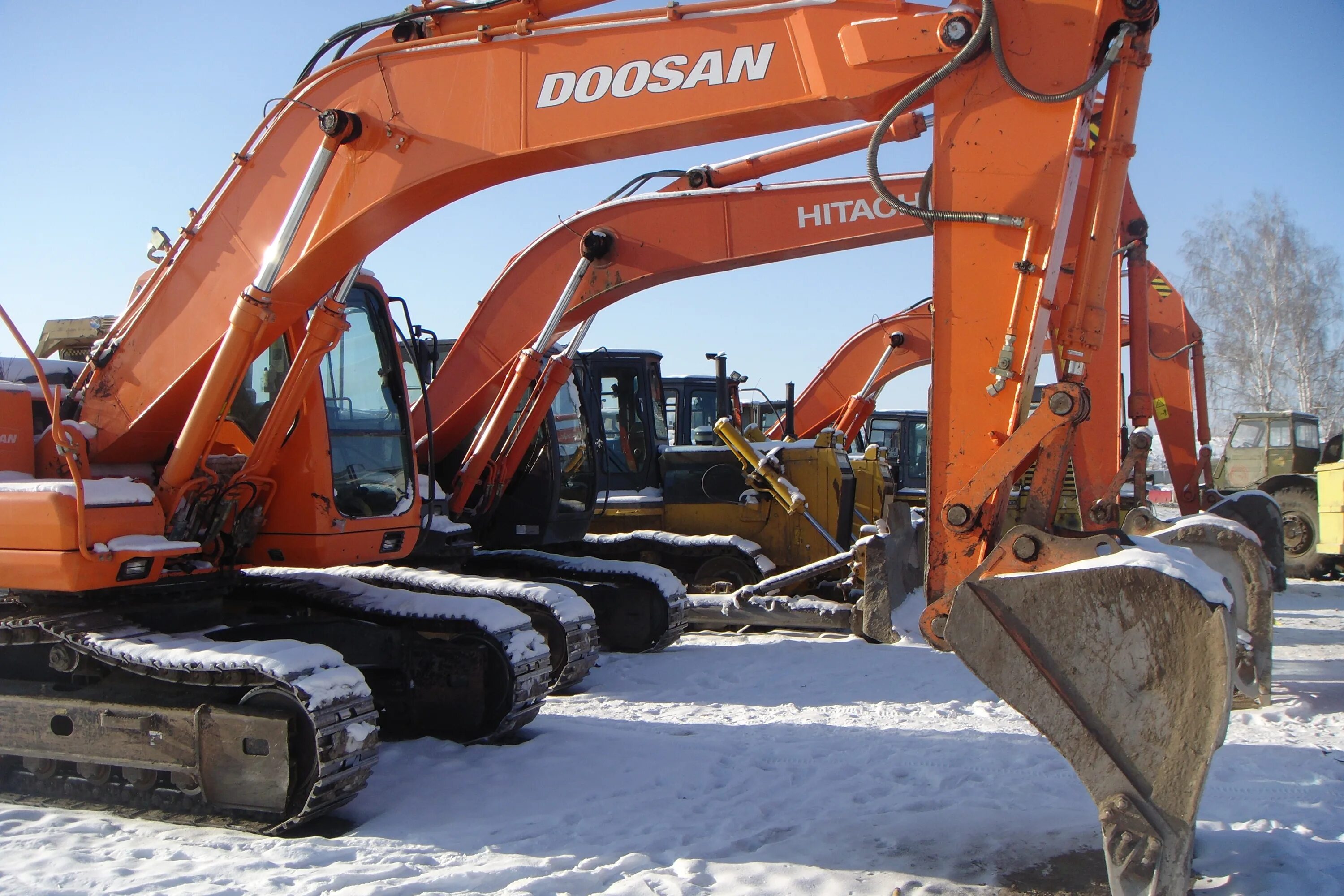 Экскаватор Доосан 225 гусеничный. Doosan 225 с гидромолотом. Экскаватор Doosan dx225lca. Doosan 225 экскаватор ковш.