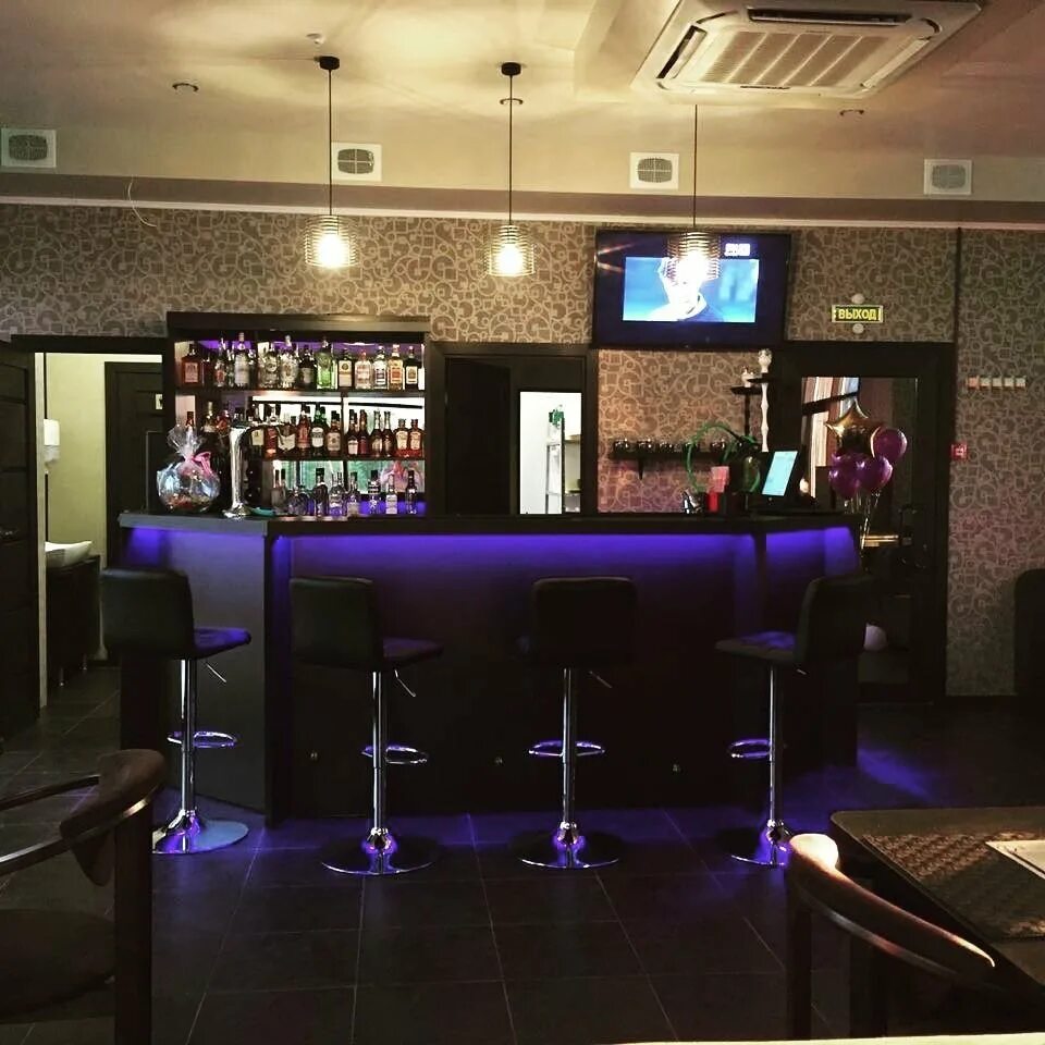 Бар точка краснодар. Бар точка. Точка бар. Точка красноярск бар. Точка паб ромашково.
