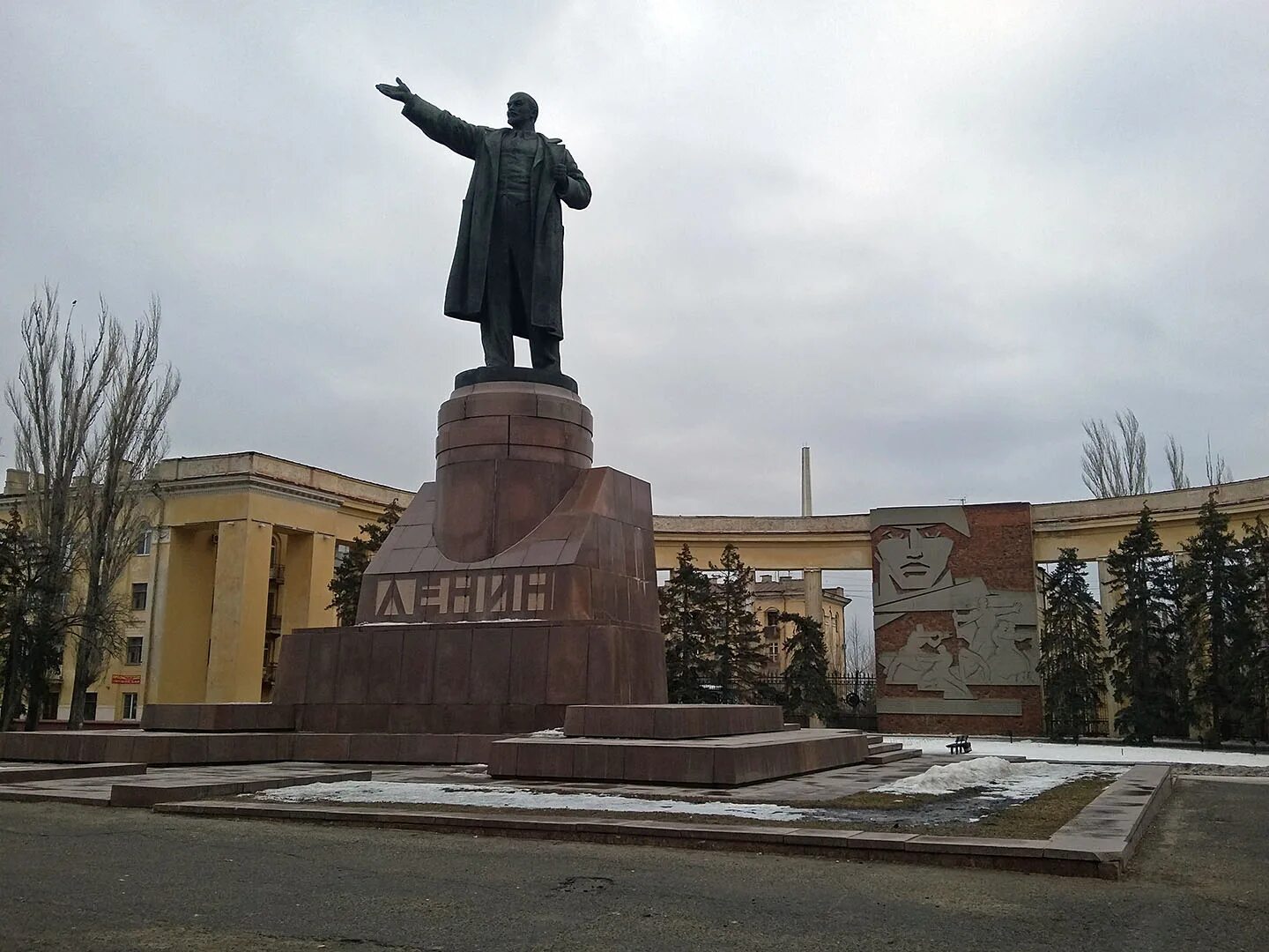 Волгоград Сталинград Царицын памятник. Памятник Ленину Сталинград 1925. Сталинград ныне Волгоград. Памятник Ленину в Сталинграде.