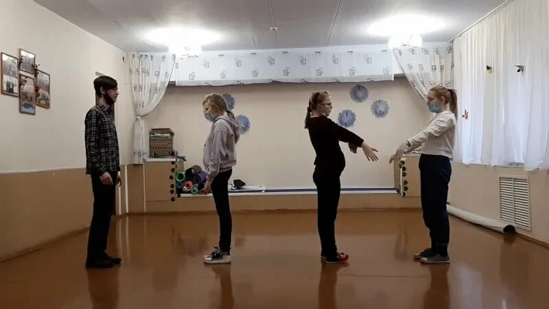 Кинезиология для дошкольников упражнения. Зеркальные упражнения. Упражнение зеркало в тренинге. Упражнение зеркало актуализирует. Занятия по актерскому мастерству.