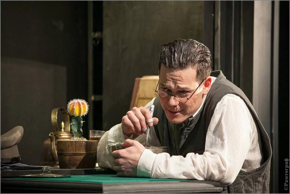 прическа приказчика. приказчик звуки. приказчик звуки. приказчик манилова. приказчик без головы аудиокнига.