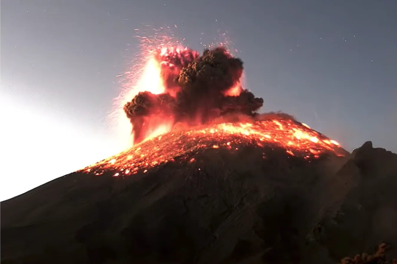 Извержение вулкана Попокатепетль в Мексике. Мексика вулкан Попокатепетль. Мехико извержение вулкана Попокатепетль. 1.4 Вулкан Попокатепетль (Popocatepetl), Мексика.