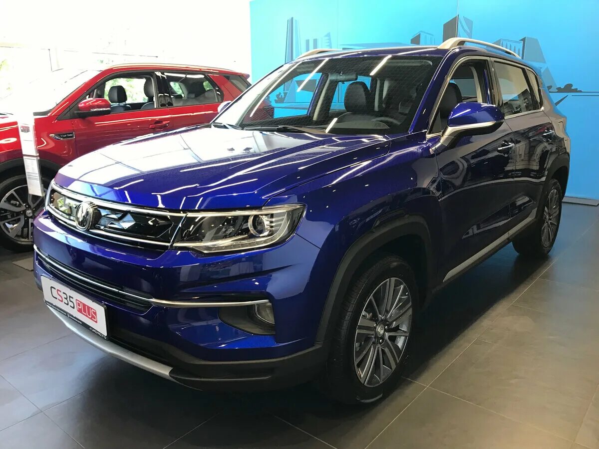 Changan cs35 plus красный. Машина чанган цс 35. Красный чанган cs35. Чанган cs35 серебристый. Китайская машина чанган cs35.