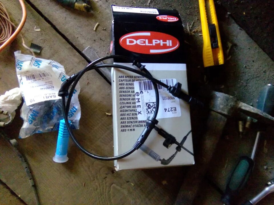 Датчик абс передний левый форд транзит 2020. Датчик абс задний левый бмв е39. Как устроен датчик abs. Датчик абс за что отвечает. Bmw e39 задний датчик абс.