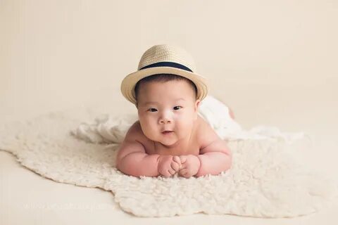 vancouver 100 days old photography - white - boy - smile - hat 