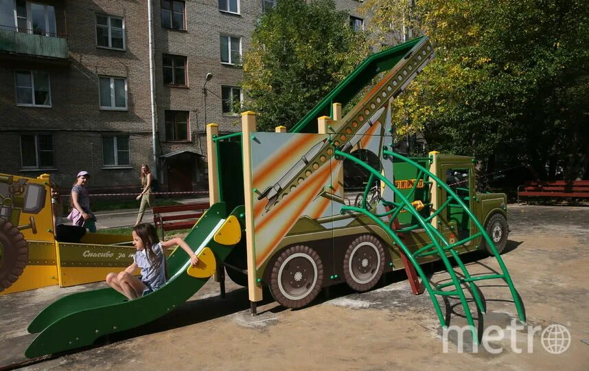 Машинная площадка. Детская площадка танк. танк на детской площадке.