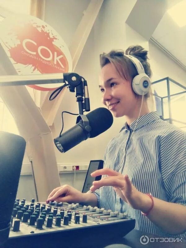 Программы школьного радио. Школьное радио. радиовещание в школе. школьная радиостудия. школьное радио проект.