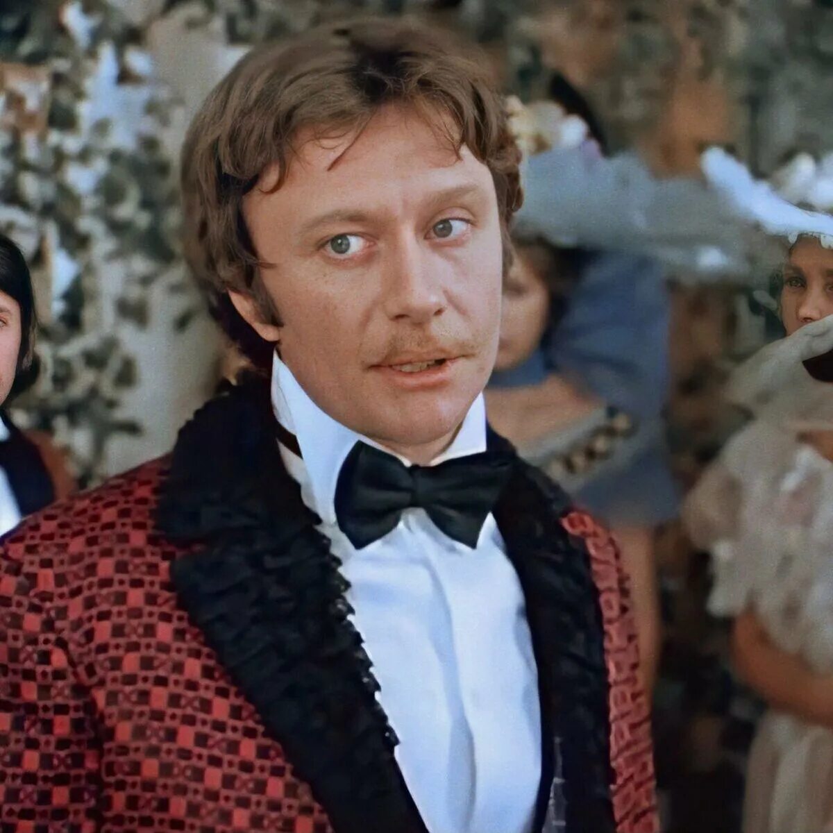 В обыкновенном прямом. Соломин трактирщик обыкновенное чудо. В обыкновенном прямом. Обыкновенное чудо янковский. Фраза короля из обыкновенного чуда.