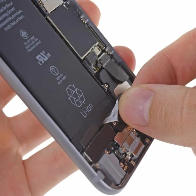 Замена акб айфон без ошибки. Аккумулятор для iphone 5. вздутый аккумулятор айфон 7+. замена батареи iphone se. замена акб на айфон 6с плюс оригинал в миассе.