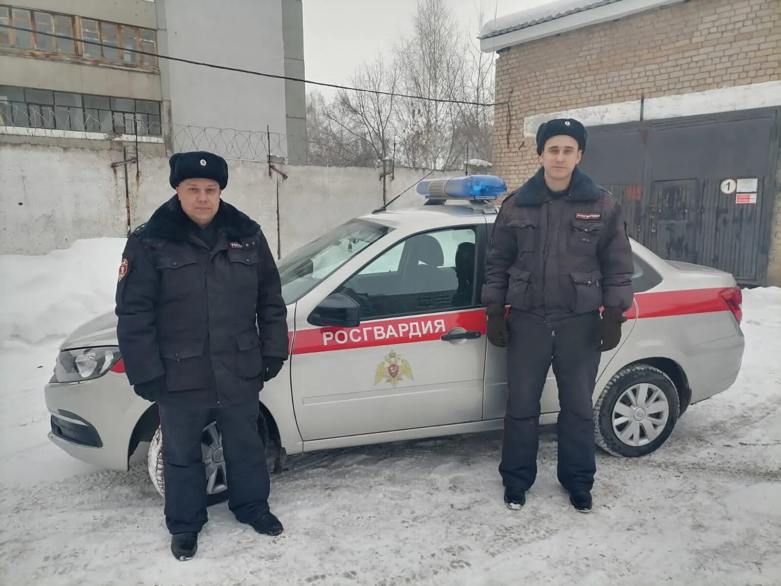 Вневедомственная охрана мордовия. Росгвардия фото. Экипаж охрана. Лабытнанги горожанке вырубили свет полицейские. Экипаж росгвардии.