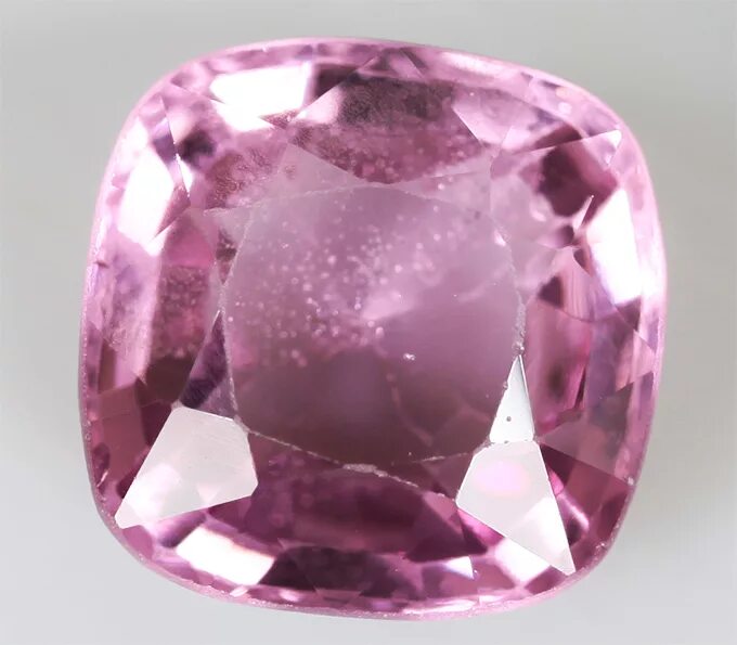Розовый прозрачный камень. Турмалин, рубеллит, шпинель. Розовый шпинель камень. Корнерупин турмалин топаз хризоберилл шпинель сподумен. Розовый топаз камень.