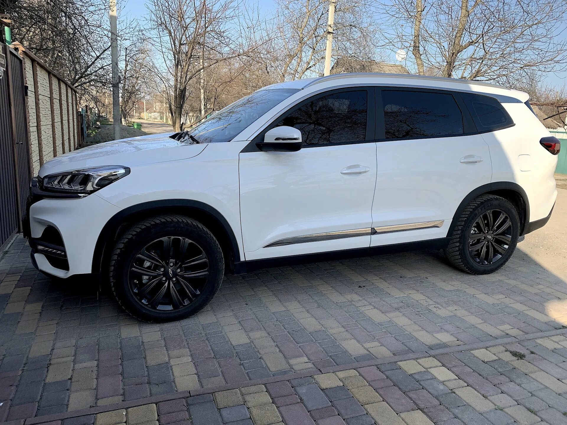 Чери тигго 7 про макс какие диски. Chery tiggo 8 диски r20. диски чери тигго 8 про. чери тигго 8 про тонированная. tiggo 8 pro диски r20.
