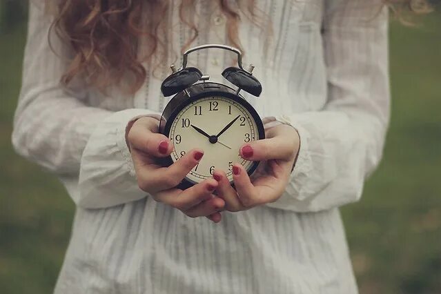 Sometimes feeling. Ожидание встречи. Алиса часы на руках. У Бога все вовремя никогда не рано. Все вовремя, супер.