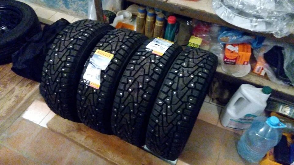 Колеса зимние шипованные пирелли. Шины пирелли айс зеро 2 , 195/65 r 15. 225 65 17 pirelli winter carving edge 106t. 175/70/14 pirelli ice zero. R17 225/60 pirelli winter ice zero (шип) 103t.