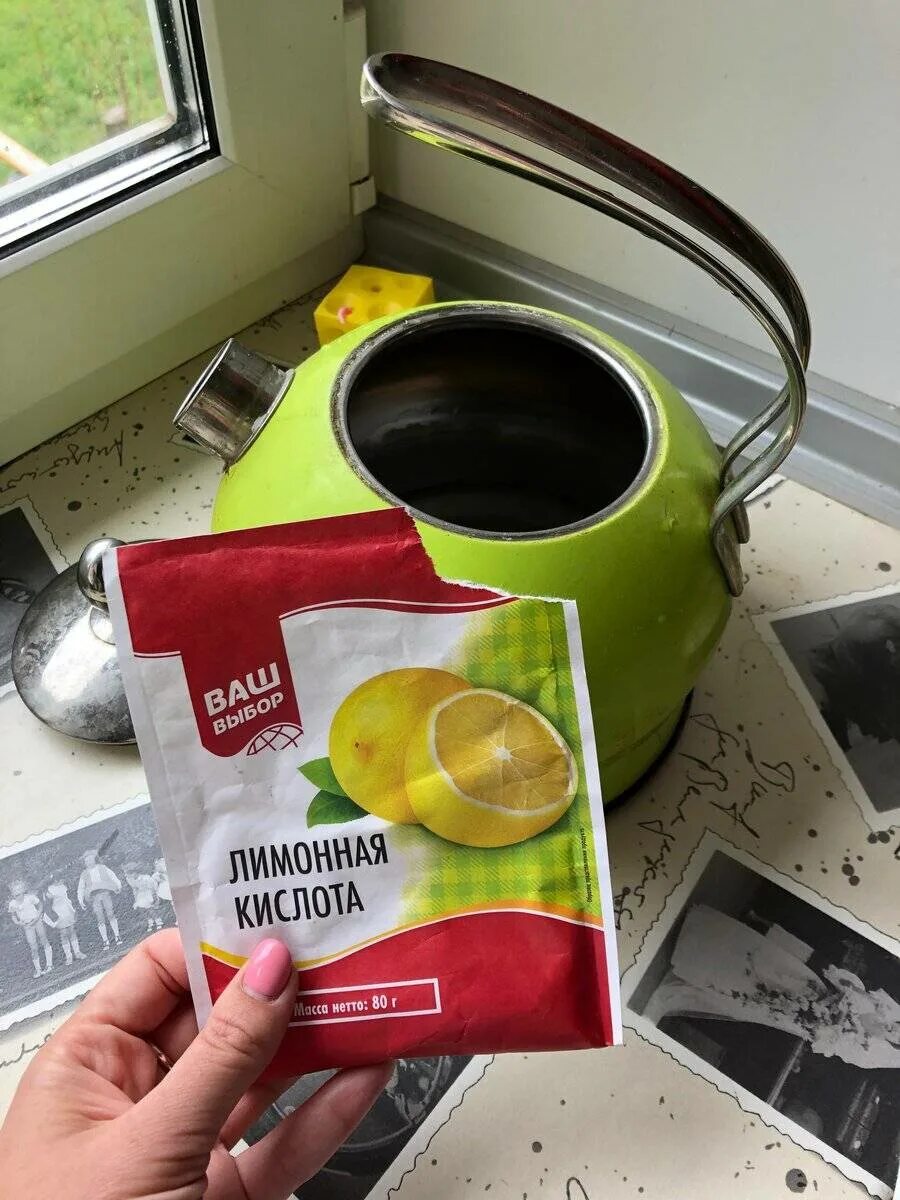 Сколько надо лимонной кислоты для чистки. Чайник от накипи лимонной кислотой электрочайник. Накипь в чайнике лимонной кислотой. Лимонная кислота от накипи в чайнике. Очистить чайник от накипи лимонной кислотой.