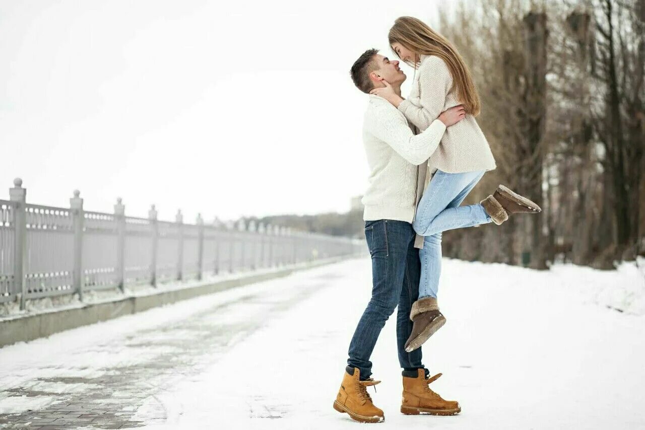 Зима влюбленные у Невы. Cuple-1502612. Love. Loving couple Snowmen. Быстро лов