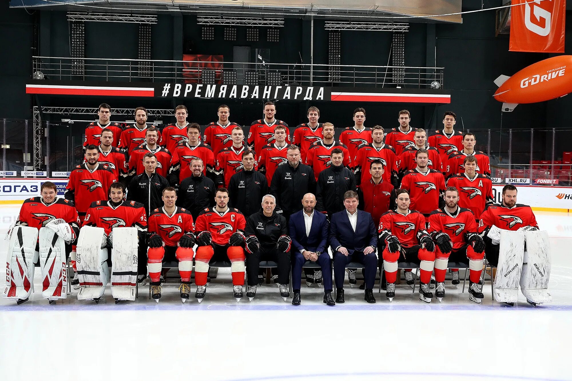команда авангард омск. хоккей авангард. состав хк авангард. омский авангард состав. капитан авангарда 2023.