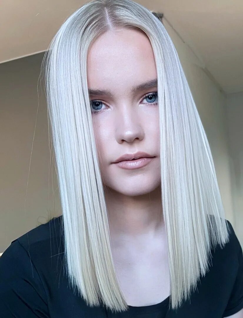 Тотал блонд окрашивание. Тотал блонд холодный пепельный. Тотал блонд холодный. Тотал блонд 2020. Однотонное окрашивание блонд.