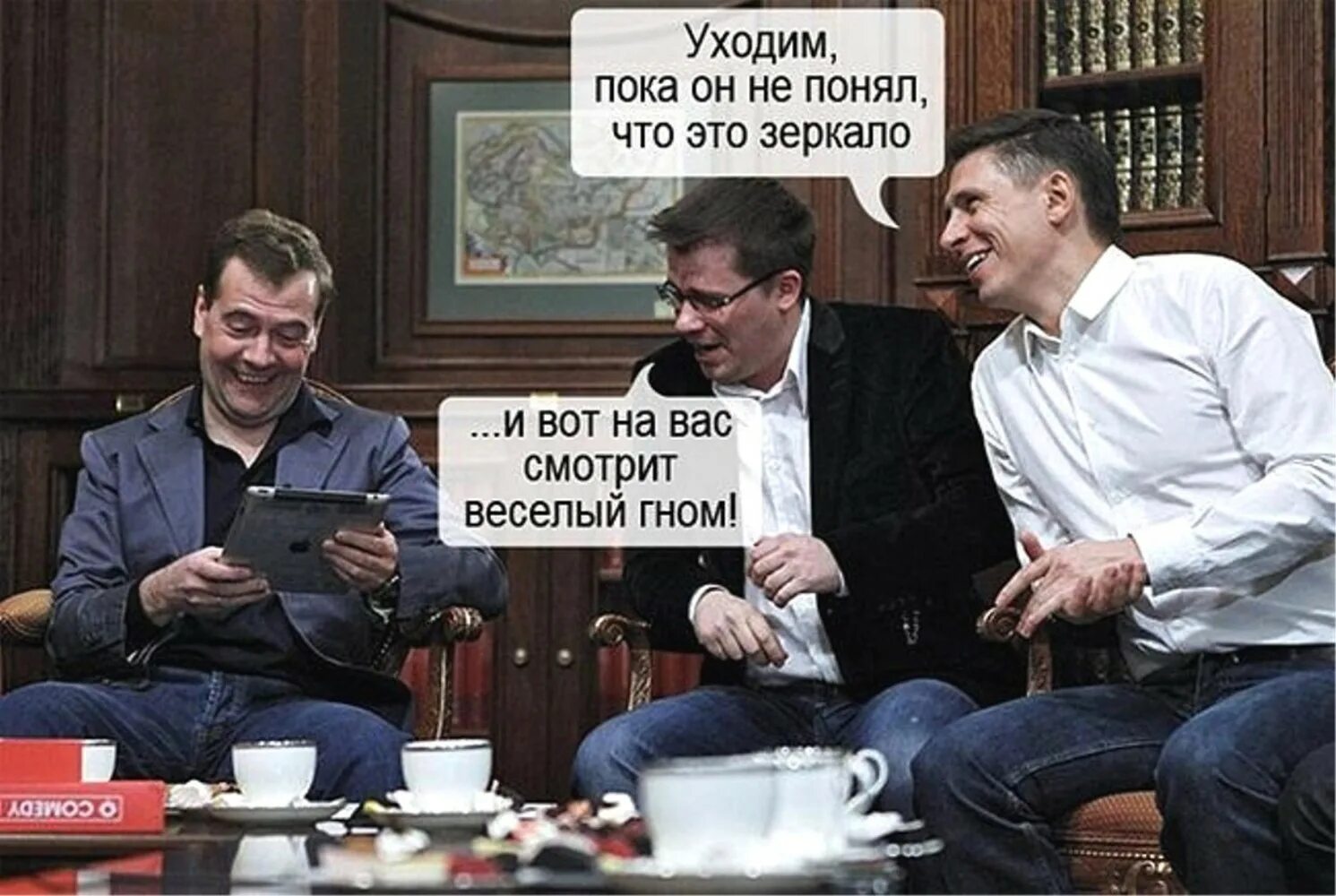 Шутки медведева. Фотожабы на политиков. Смешные картинки про Медведева. Медведев фото приколы. Смешные мемы с Медведевым.
