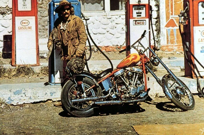 Деннис хоппер Беспечный ездок. Деннис хоппер на мотоцикле. Harley Davidson easy Rider.