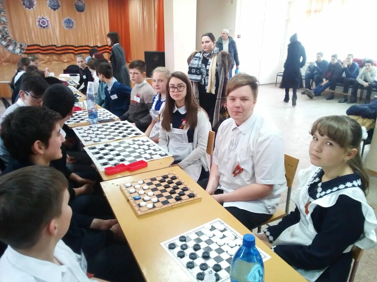 секция шахматы. учитель шахмат в школе. маоу сош 3 гулькевичи. анапа школа 6 шахматы. радонежский томск 13 школа.
