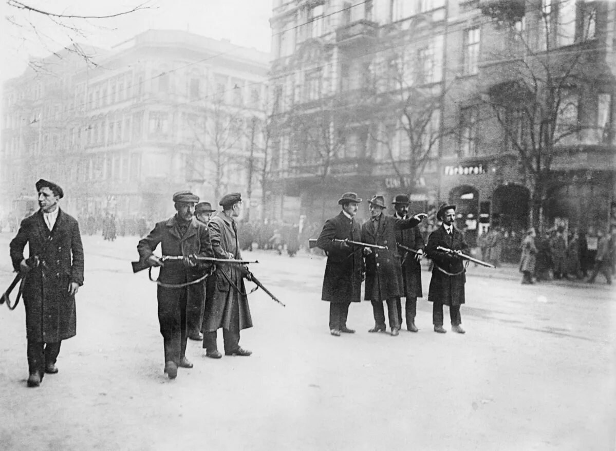 Германия между войнами. Революция в Германии 1918-1919. Революция в Германии 1918. Ноябрьская революция Берлин 1918. 1918-1919 Ноябрьская революция в Германии.