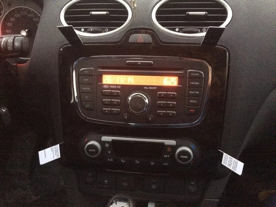Установка AUX-разъема - Ford Focus II Hatchback, 1,6 л, 2006 года автозвук DRIVE