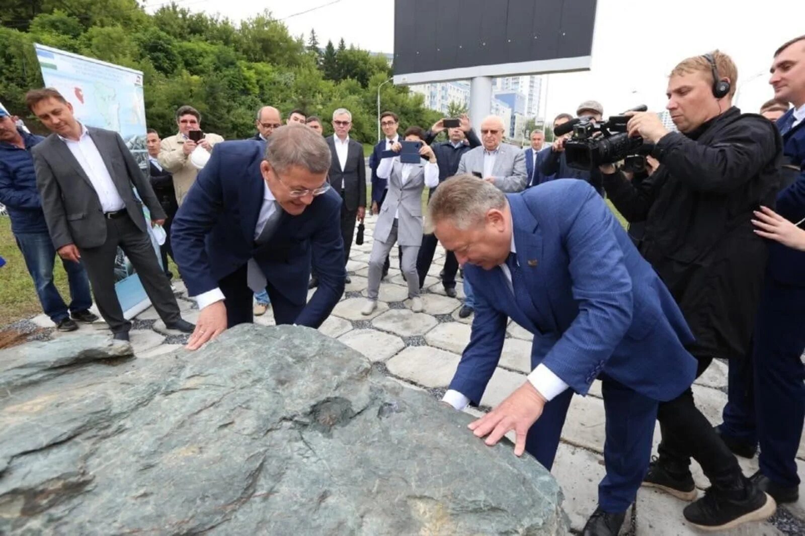 Радий хабиров о куштау. Когда уйдет хабиров из башкирии в отставку. Когда уйдет хабиров из башкирии в отставку. Гора куштау протесты. Республика башкортостан хабиров радий фаритович.