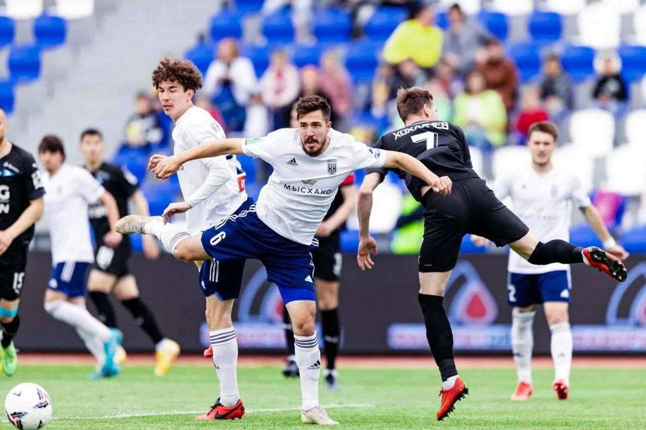 Вперёд кубань. Черноморец-кубань 2002. Кубань черноморец 28 октября. Кубань черноморец 28 октября. Игрок кубани лобкарев.