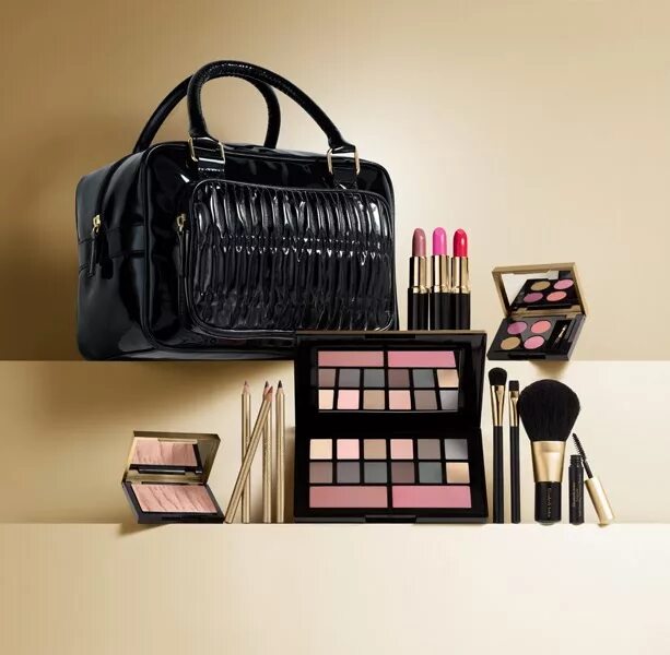 Косметика гламур. Косметика sale. Estee Lauder косметичка сумка с косметикой. Make-up распродажа. Cosmetics sale