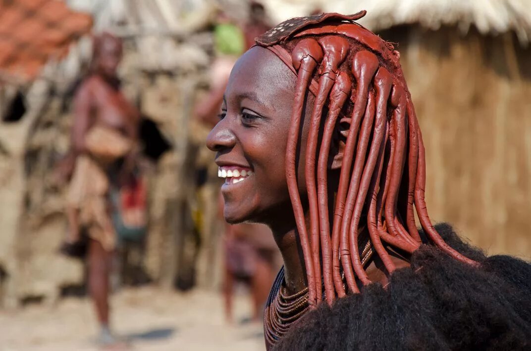 Tribe himba pro. Племя Химба в Намибии. Племя Химба в Африке. Африканцы племени Химба. Химба Намибия женщины.