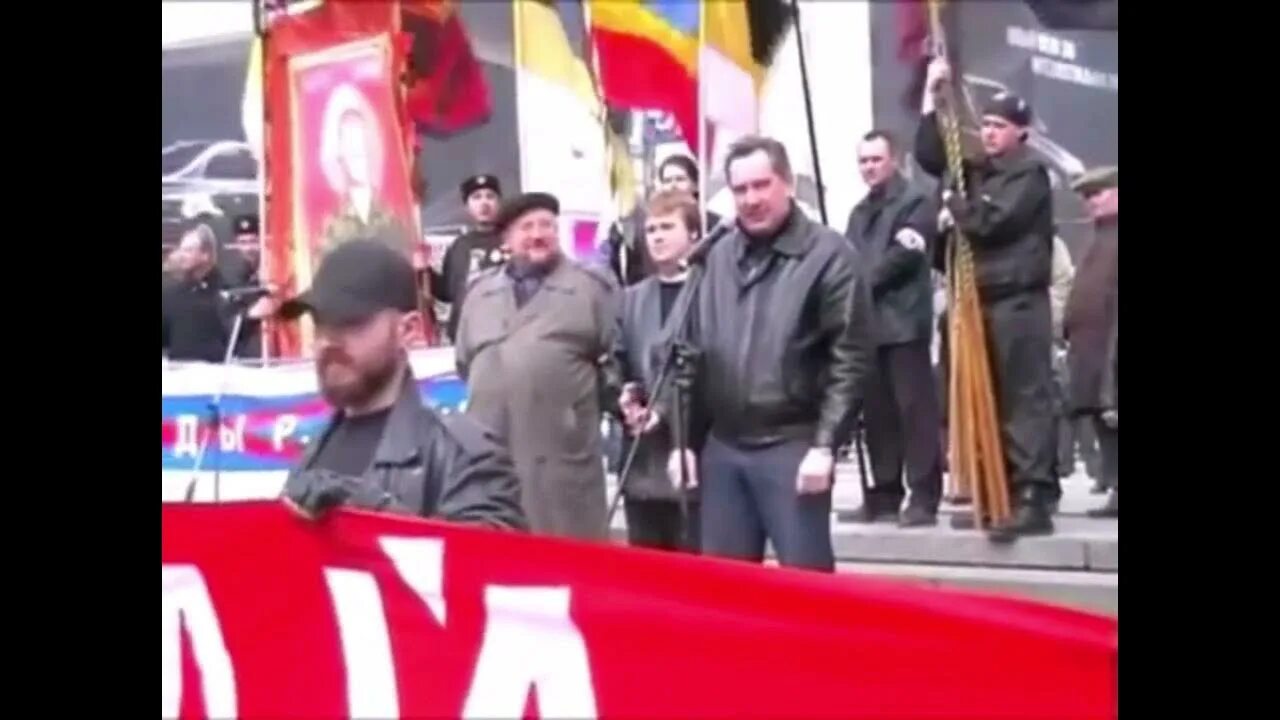 Рогозин на митинге. Рогозин русский марш 2007. Рогозин на митинге. Рогозин зигует на русском марше. Рогозин на митинге.