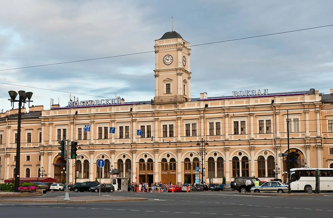 Московский вокзал спб. Московский вокзал санкт-петербург. тон московский вокзал в петербурге. питер московский николаевский вокзал. жд вокзал санкт-петербург московский вокзал.
