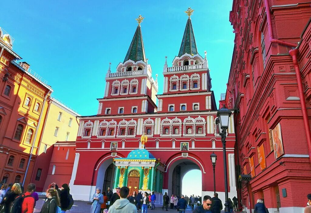 Ворота при входе на красную площадь. Воскресенские ворота манежная площадь. Воскресенские ворота и иверская часовня. Воскресенские ворота манежная площадь. Воскресенские ворота китай-города, москва.